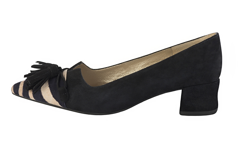 Safari black women's dress pumps, with a knot on the front. Tapered toe. Low flare heels. Profile view - Florence KOOIJMAN